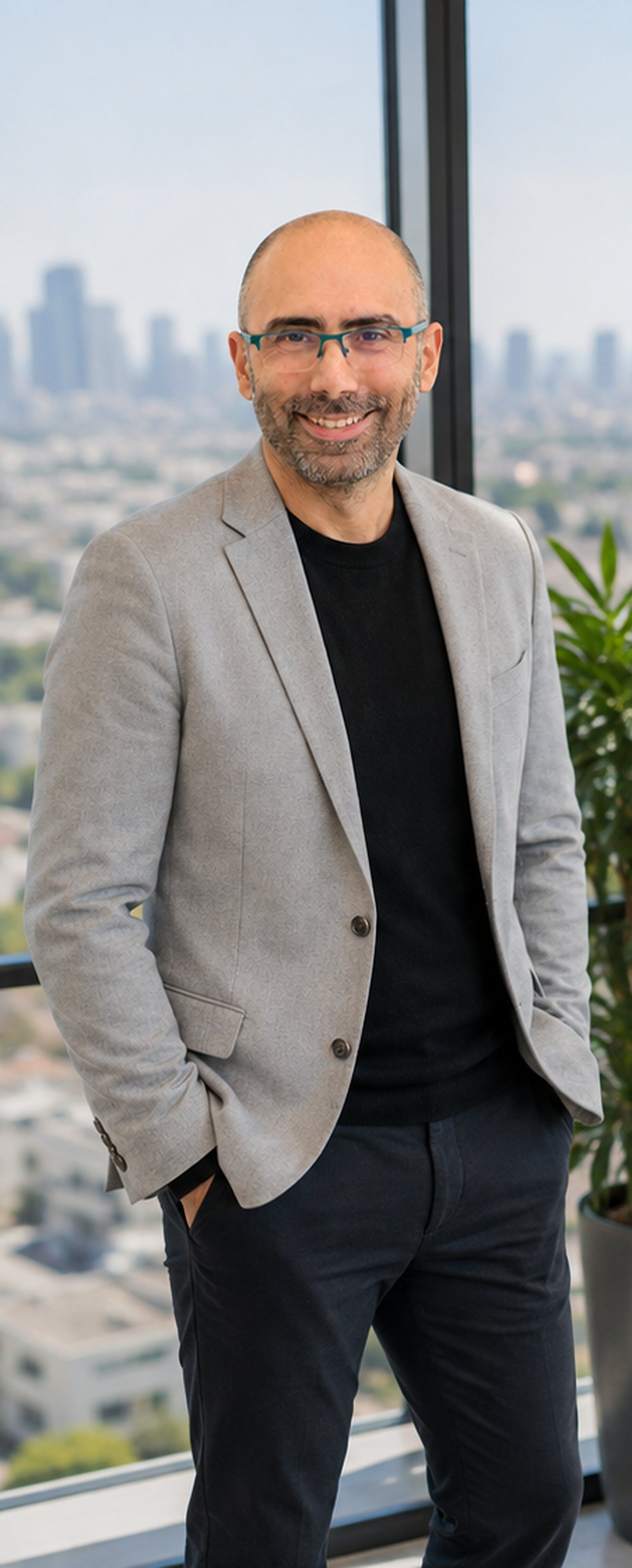 Mehmet Akif Kuşaslan ofisinde